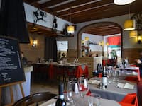 Ambiance chaleureuse du restaurant La Sardegna